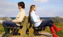 亲嘴脱衣服视频